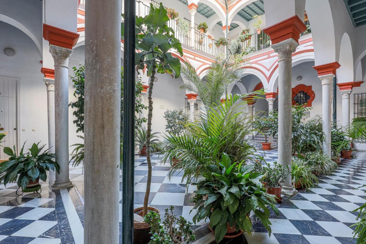 Apt. Casa Palacio Santa Cruz Cathedral Views - Sevilla Exteriör bild